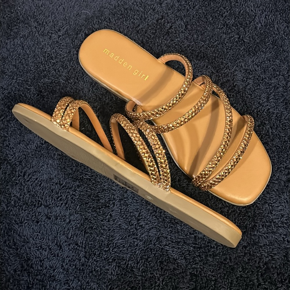 MADDEN GIRL Gold Sparkle Flat Sandals Size 7.5 - Picture 4 of 5